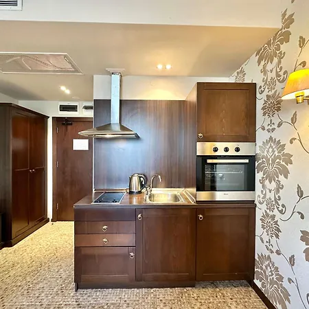 Modern In Royal *